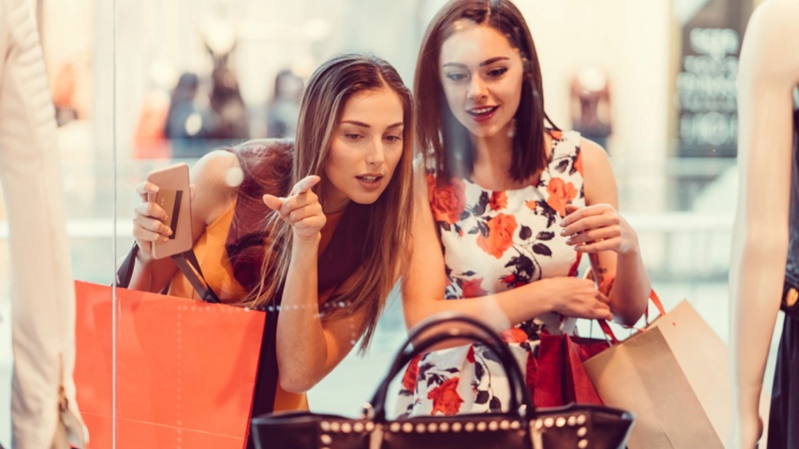 How Does Luxury Advertising Differ From Traditional Advertising? traditional-advertising