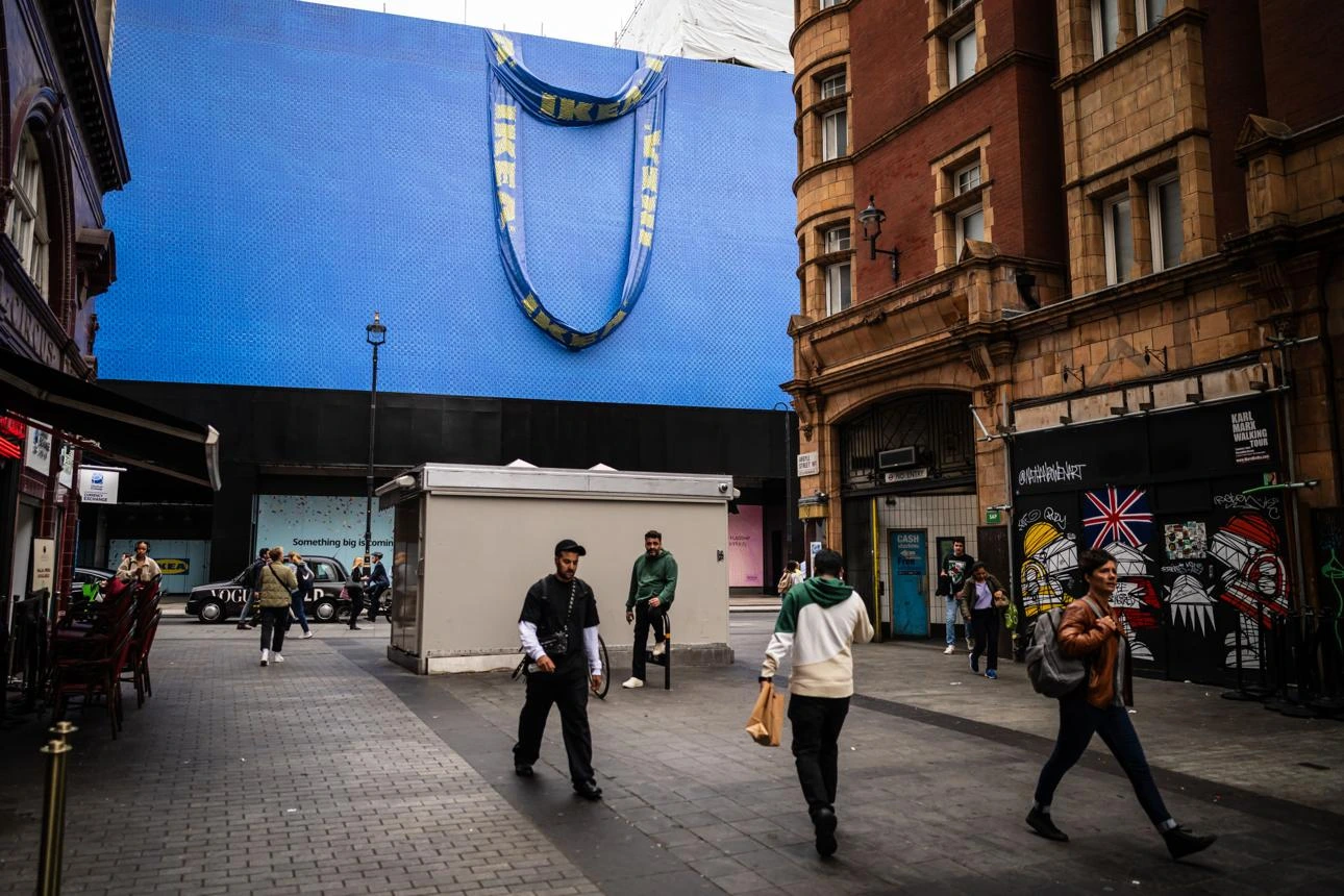 reverse-product-placement-real-world-stunt